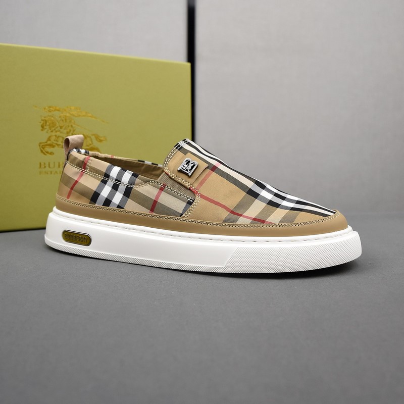 巴寶莉透氣小布鞋，鞋面采用舒適透氣布料，超輕軟橡膠發泡大底。男款38-44。