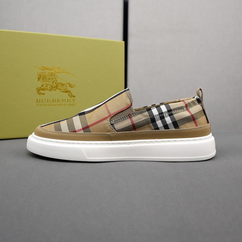 巴寶莉透氣小布鞋，鞋面采用舒適透氣布料，超輕軟橡膠發泡大底。男款38-44。