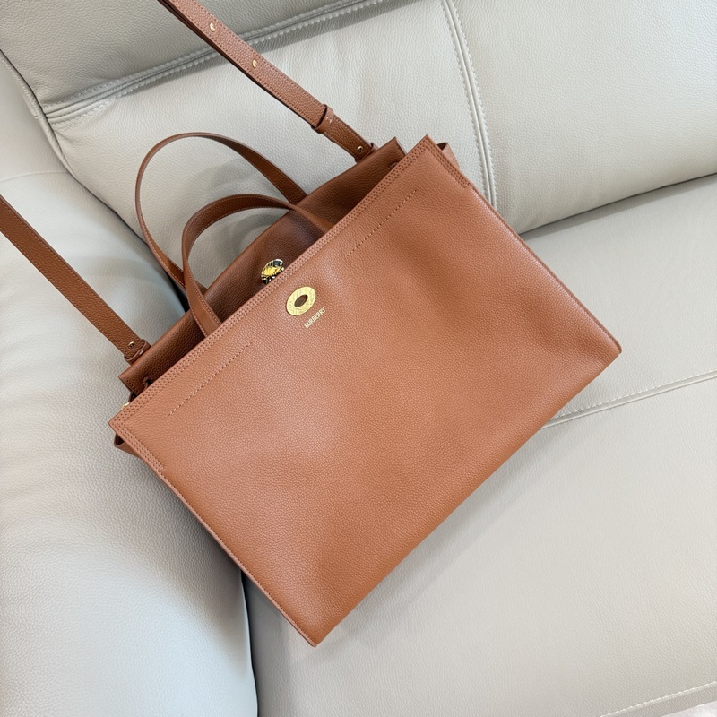 39cm B家新款托特包，用于意大利進口粒紋小牛皮面料打造，搭配棉質混紡內襯，精