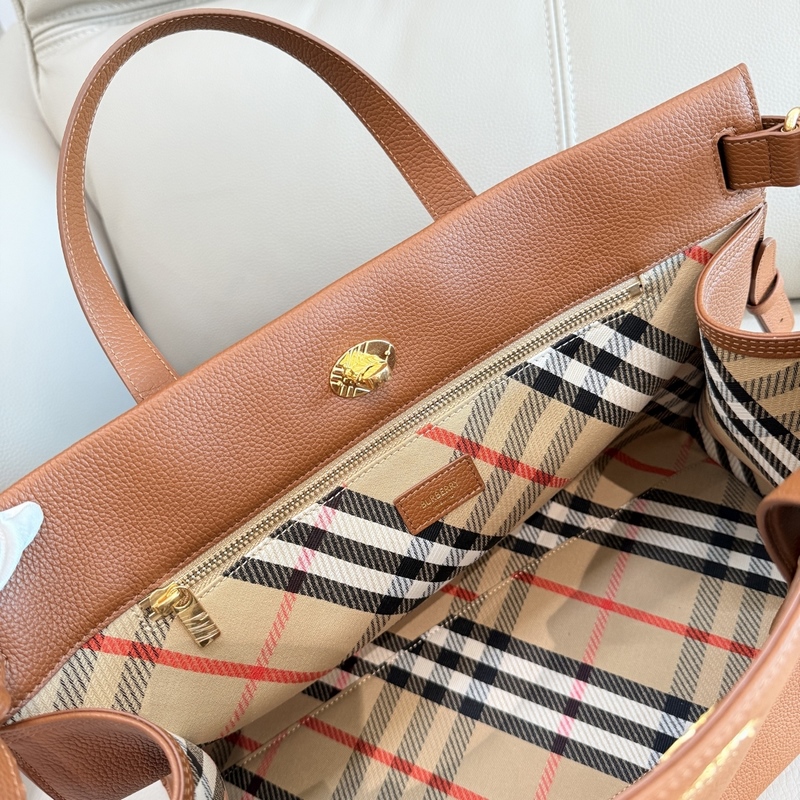 39cm B家新款托特包，用于意大利進口粒紋小牛皮面料打造，搭配棉質混紡內襯，精