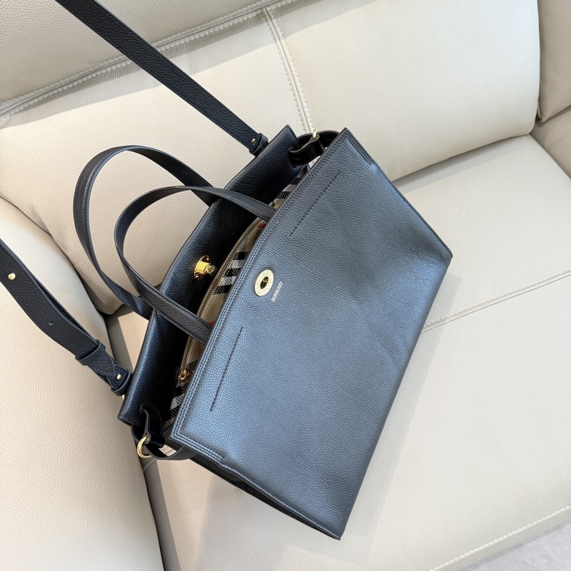 39cm B家新款托特包，用于意大利進口粒紋小牛皮面料打造，搭配棉質混紡內襯，精