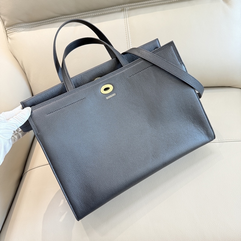 39cm B家新款托特包，用于意大利進口粒紋小牛皮面料打造，搭配棉質混紡內襯，精