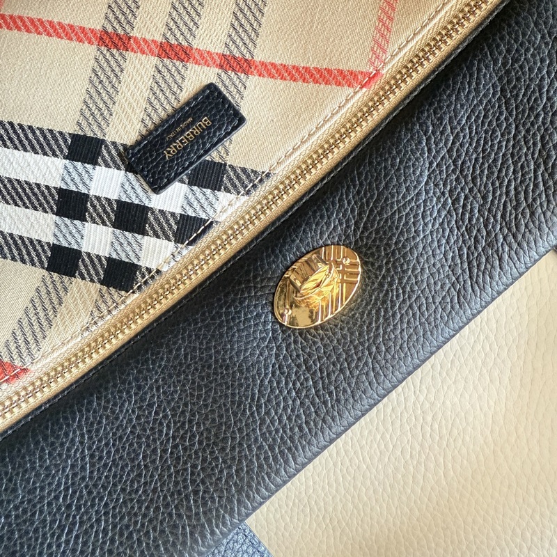 39cm B家新款托特包，用于意大利進口粒紋小牛皮面料打造，搭配棉質混紡內襯，精