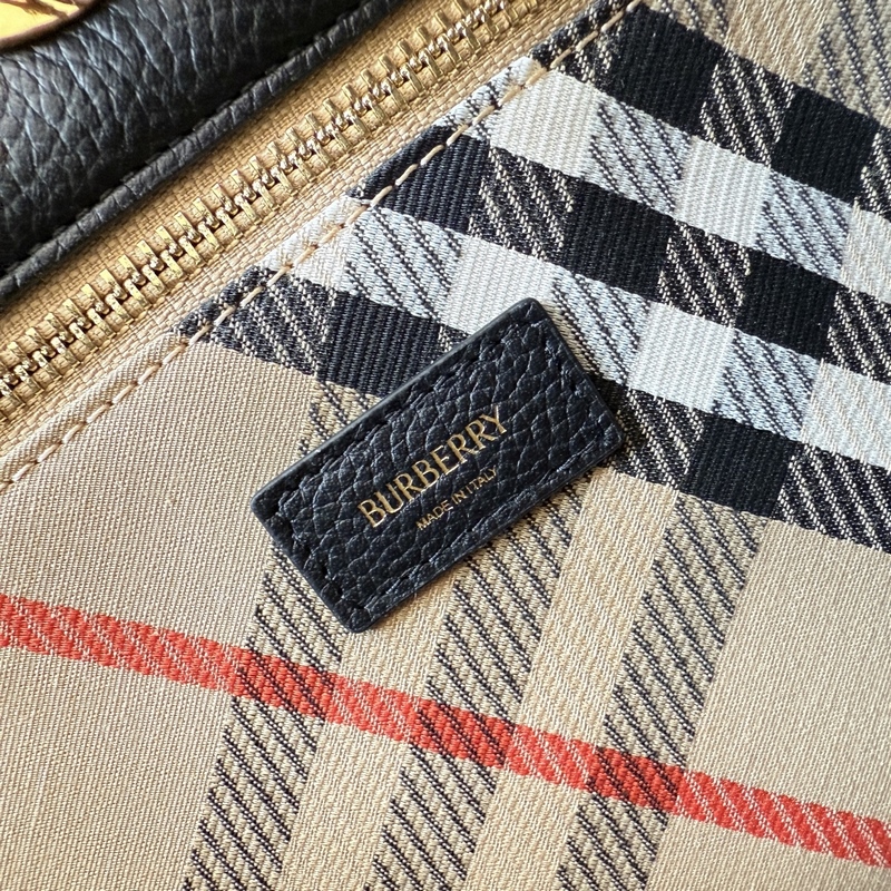 39cm B家新款托特包，用于意大利進口粒紋小牛皮面料打造，搭配棉質混紡內襯，精