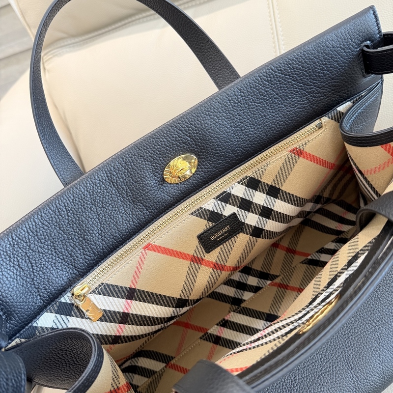 39cm B家新款托特包，用于意大利進口粒紋小牛皮面料打造，搭配棉質混紡內襯，精