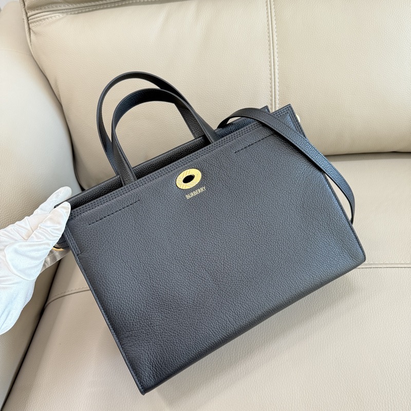 中30cmB家新款托特包，用于意大利進口粒紋小牛皮面料打造，搭配棉質混紡內襯，精