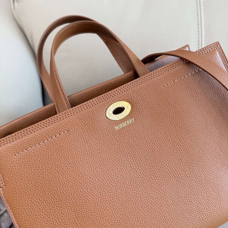 中30cmB家新款托特包，用于意大利進口粒紋小牛皮面料打造，搭配棉質混紡內襯，精