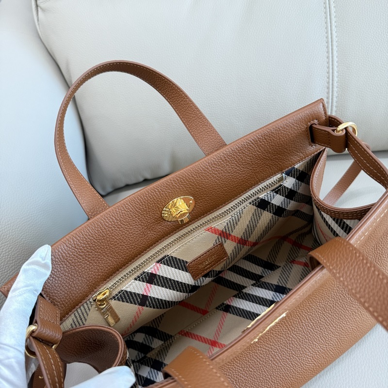 中30cmB家新款托特包，用于意大利進口粒紋小牛皮面料打造，搭配棉質混紡內襯，精