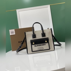 B家最新freya芙蕾包，意大利精制托特包，選用緝明線皮革及棉質(zhì)帆布制成，裝飾品