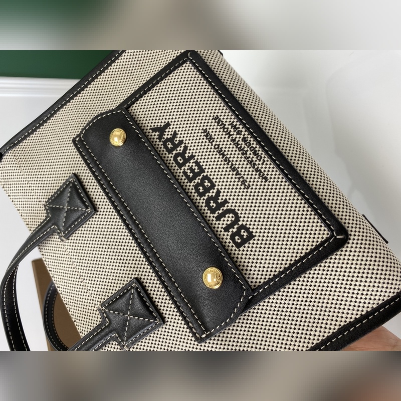 B家最新freya芙蕾包，意大利精制托特包，選用緝明線皮革及棉質(zhì)帆布制成，裝飾品