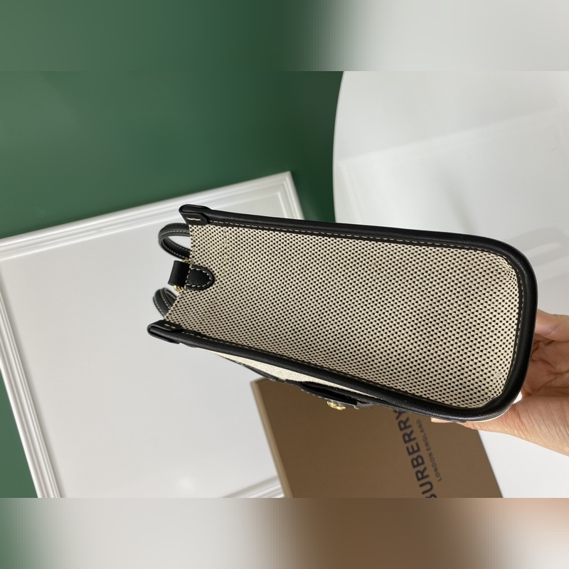 B家最新freya芙蕾包，意大利精制托特包，選用緝明線皮革及棉質(zhì)帆布制成，裝飾品