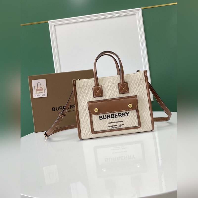 B家最新freya芙蕾包，意大利精制托特包，選用緝明線皮革及棉質帆布制成，裝飾品