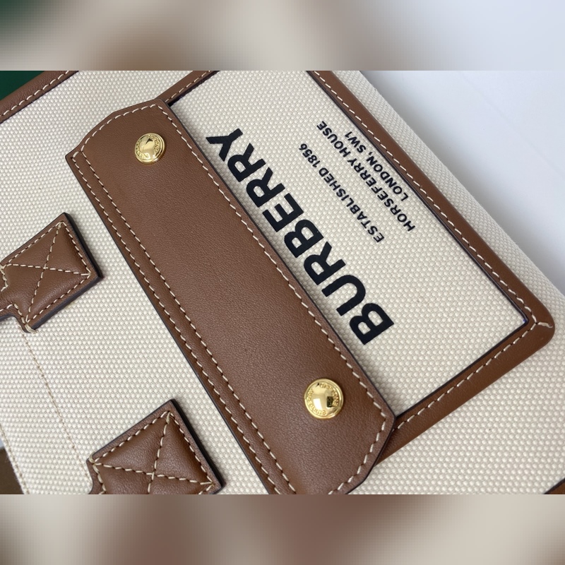 B家最新freya芙蕾包，意大利精制托特包，選用緝明線皮革及棉質帆布制成，裝飾品