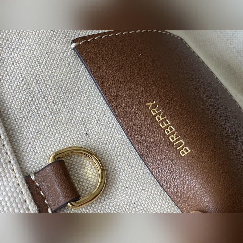 B家最新freya芙蕾包，意大利精制托特包，選用緝明線皮革及棉質帆布制成，裝飾品