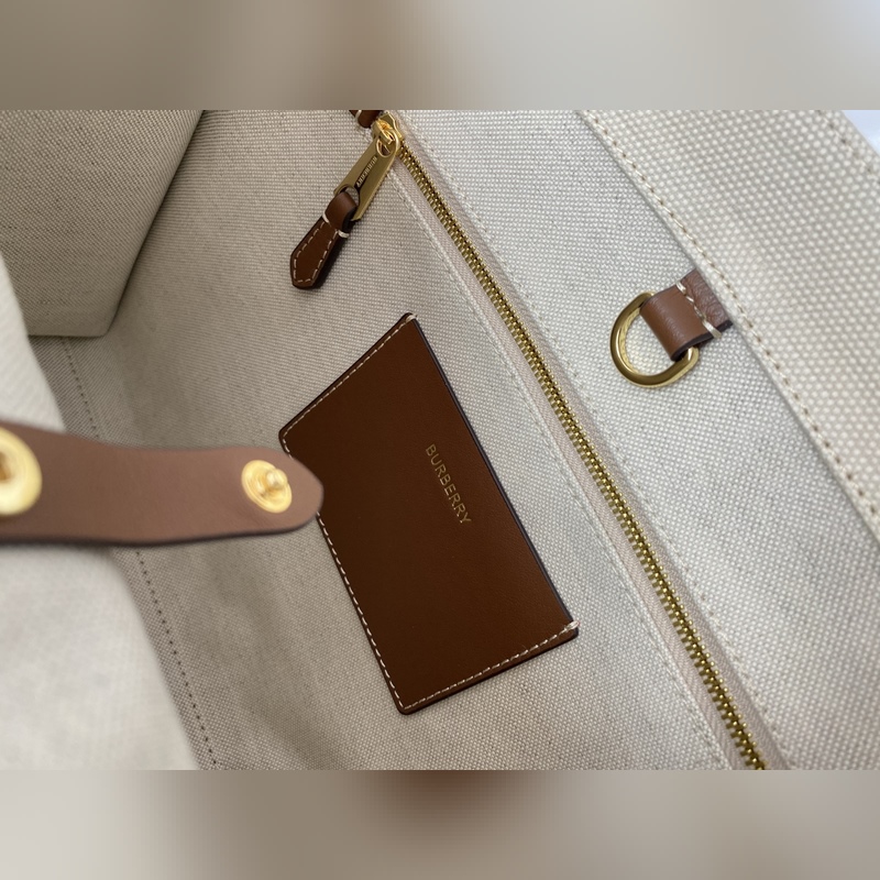 B家雙色帆布拼皮皮革Freya意大利精制托特包，選用緝明線皮革及棉質帆布制成，裝