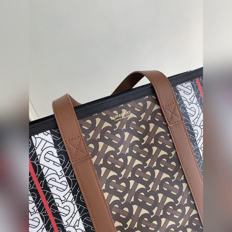 B家精選環(huán)保帆布材質制作。該材質主要采用可再生資源制造，相較于傳統(tǒng)塗層帆布，需要