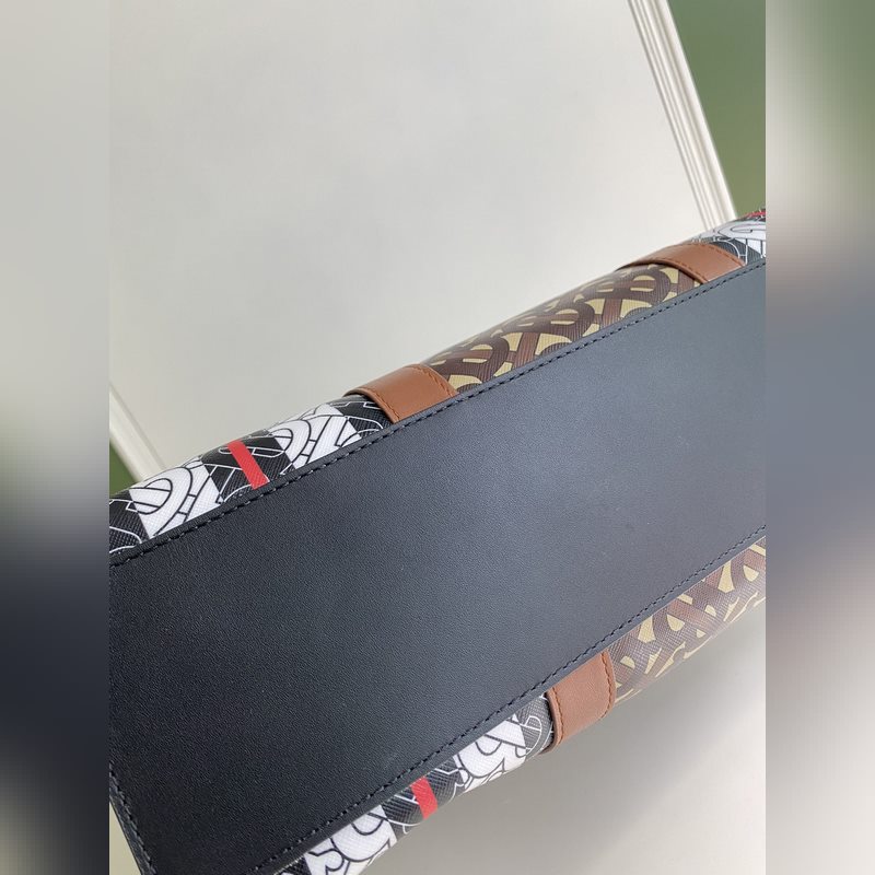 B家精選環(huán)保帆布材質制作。該材質主要采用可再生資源制造，相較于傳統(tǒng)塗層帆布，需要