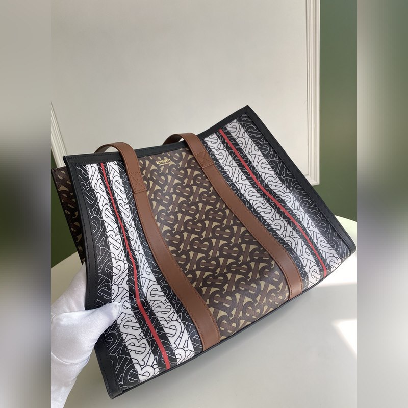 B家精選環(huán)保帆布材質制作。該材質主要采用可再生資源制造，相較于傳統(tǒng)塗層帆布，需要