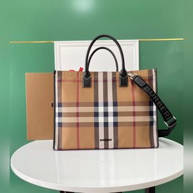 B家最新的格紋布內(nèi)裡全進口牛皮材質(zhì)了解一下，真正的一款奢華都用在內(nèi)在，而外在及其