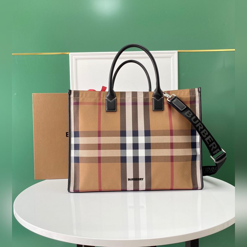 B家最新的格紋布內裡全進口牛皮材質了解一下，真正的一款奢華都用在內在，而外在及其