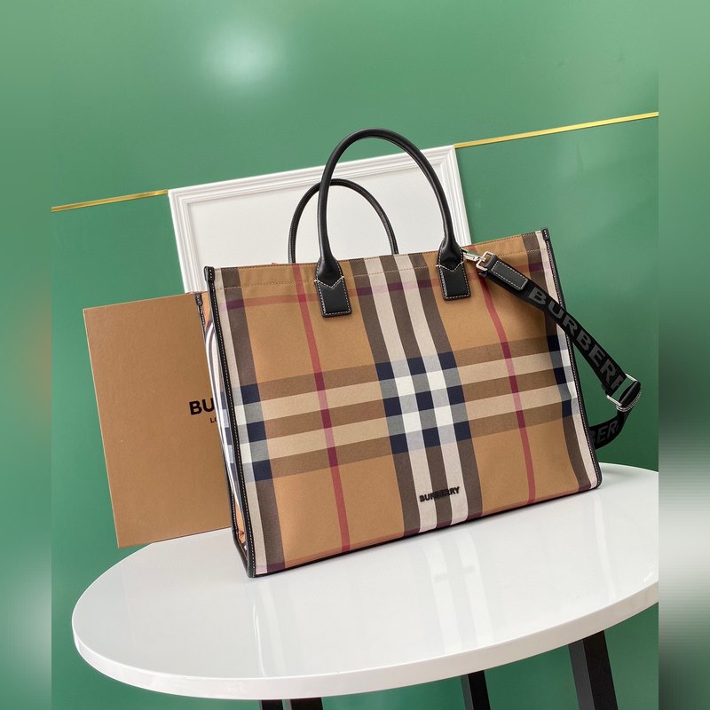 B家最新的格紋布內裡全進口牛皮材質了解一下，真正的一款奢華都用在內在，而外在及其