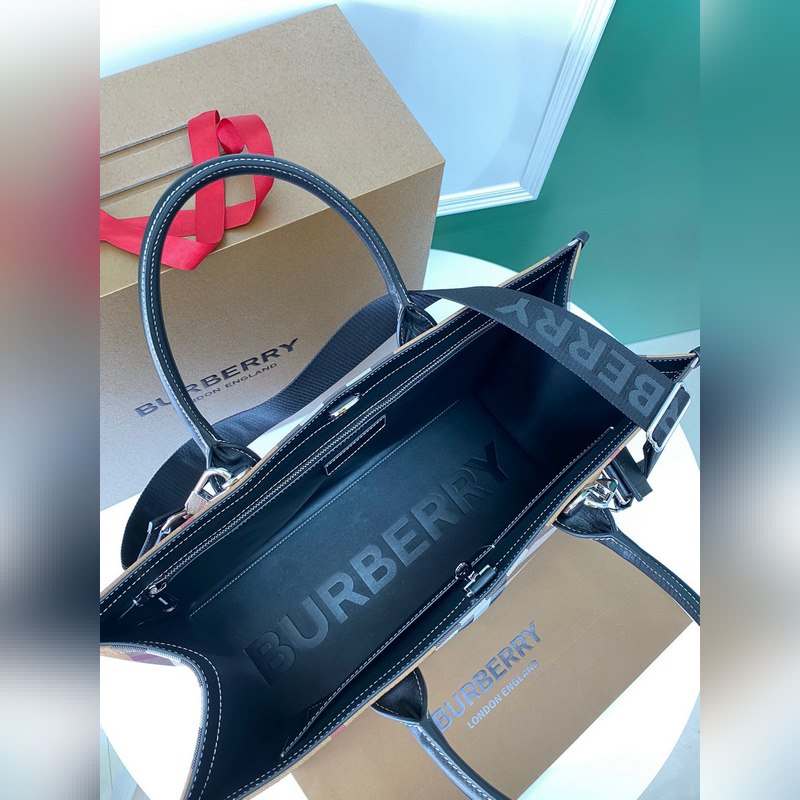 B家最新的格紋布內裡全進口牛皮材質了解一下，真正的一款奢華都用在內在，而外在及其