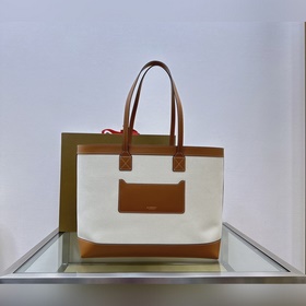 London 托特包複古美膩托特 簡約大氣，實用又乖巧 米色幹淨又耐看 上身滿滿