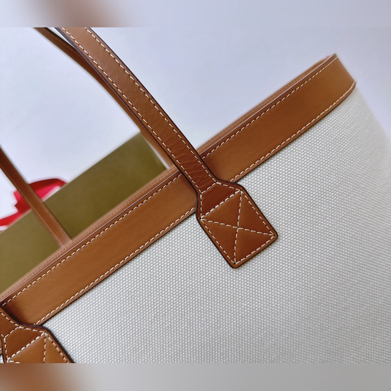 London 托特包複古美膩托特 簡約大氣，實用又乖巧 米色幹淨又耐看 上身滿滿