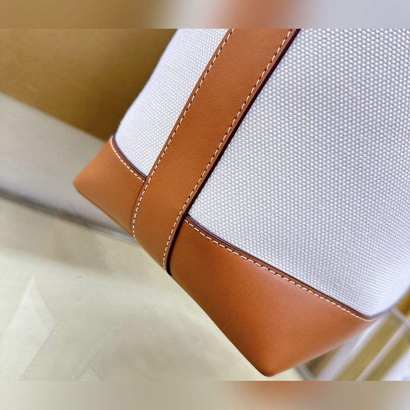 London 托特包複古美膩托特 簡約大氣，實用又乖巧 米色幹淨又耐看 上身滿滿