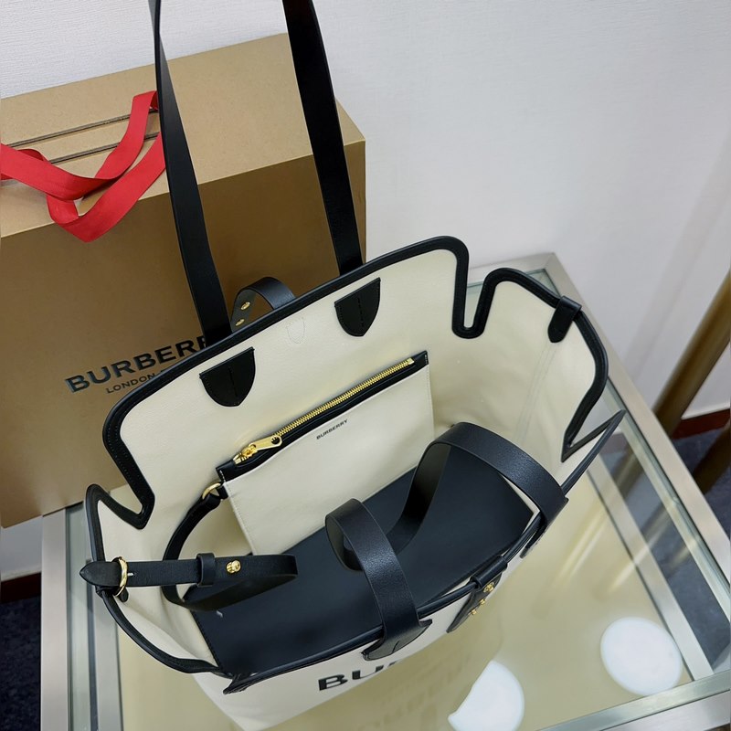 B家最新款隨性風(fēng)格 The Belt 貝爾特包 ，精選棉質(zhì)帆布與柔韌皮革打造，飾