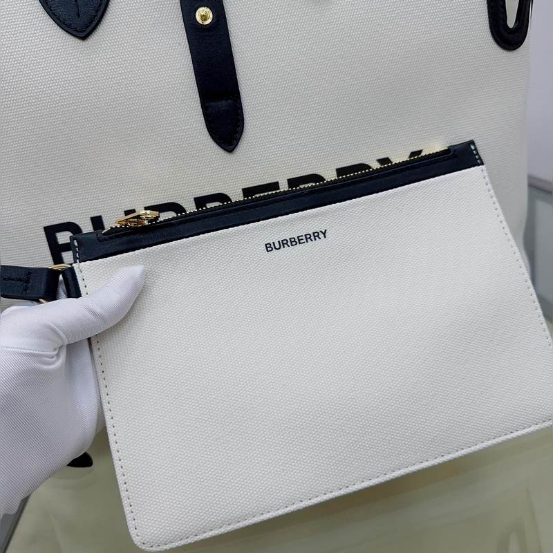 B家最新款隨性風(fēng)格 The Belt 貝爾特包 ，精選棉質(zhì)帆布與柔韌皮革打造，飾