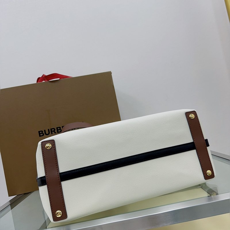 B家最新款隨性風格 The Belt 貝爾特包 ，精選棉質帆布與柔韌皮革打造，飾