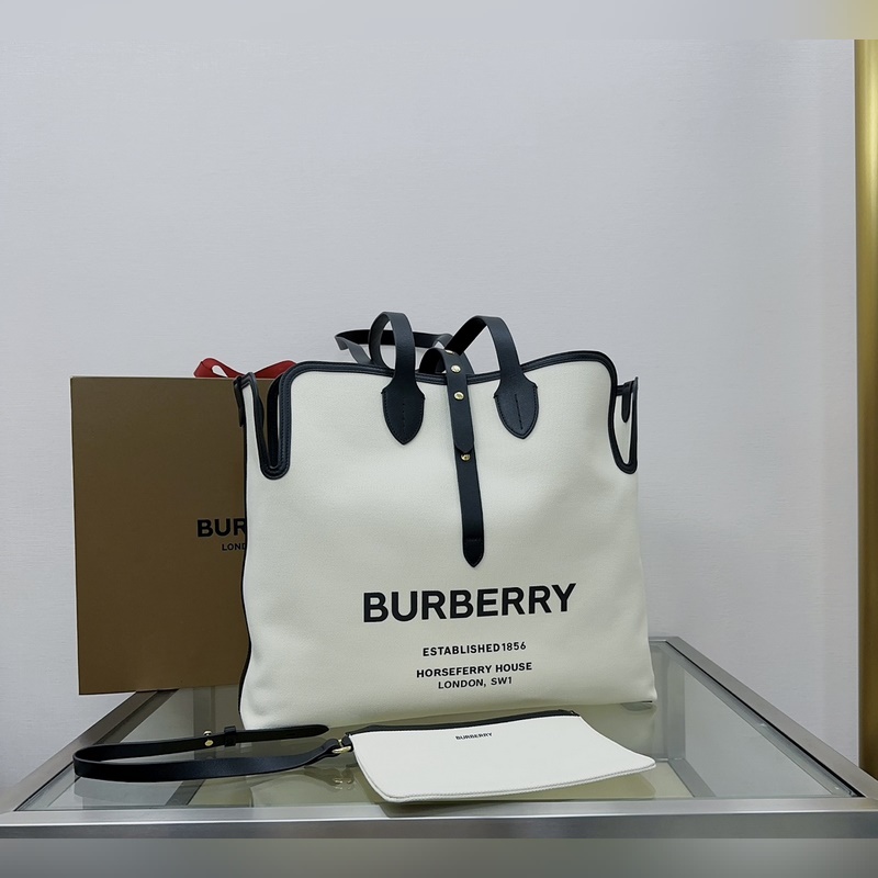 B家最新款隨性風格 The Belt 貝爾特包 ，精選棉質帆布與柔韌皮革打造，飾