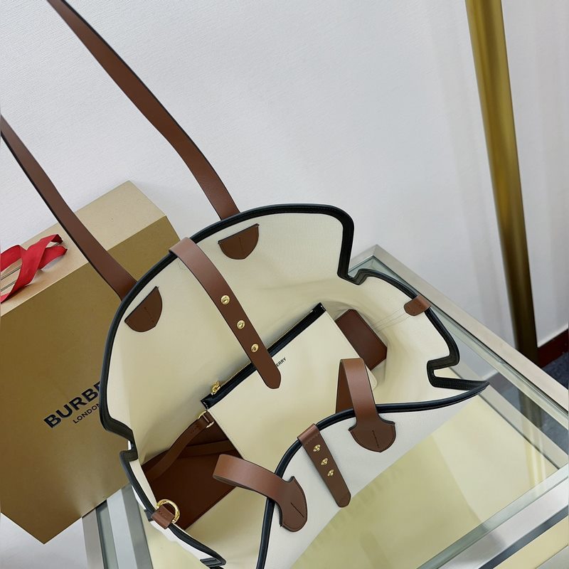 B家最新款隨性風格 The Belt 貝爾特包 ，精選棉質帆布與柔韌皮革打造，飾