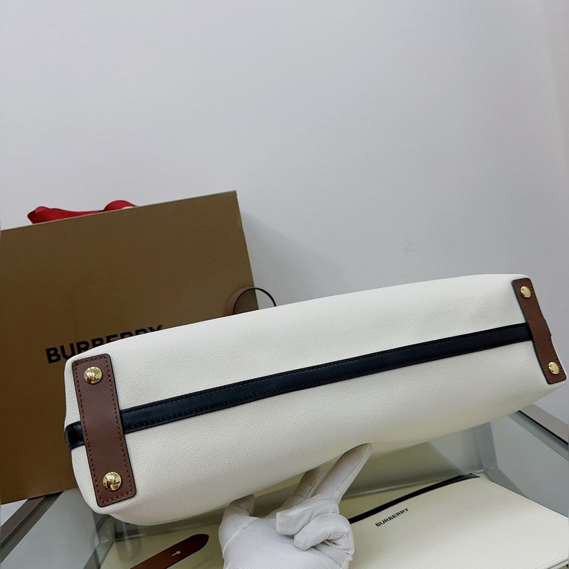 B家最新款隨性風格 The Belt 貝爾特包 ，精選棉質帆布與柔韌皮革打造，飾