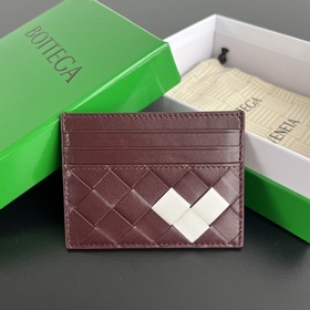 1956 簡簡單單精緻卡包 小巧輕薄易攜帶 直接揣兜裡或者放小包包裡，牛皮制成