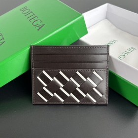 731956 簡簡單單精緻卡包 小巧輕薄易攜帶 直接揣兜裡或者放小包包裡，牛皮制