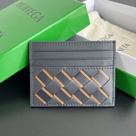 731956 簡簡單單精緻卡包 小巧輕薄易攜帶 直接揣兜裡或者放小包包裡，牛皮制