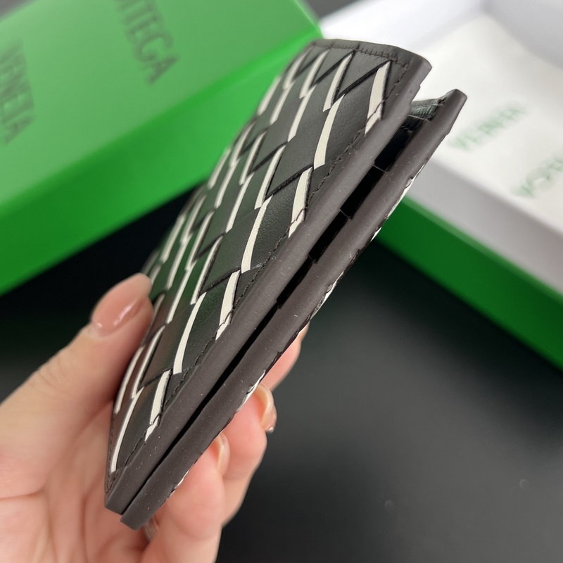 B家605721中寬編織短夾 兩折扣短夾式 實用時很方便 純手工編織 原廠胎牛皮