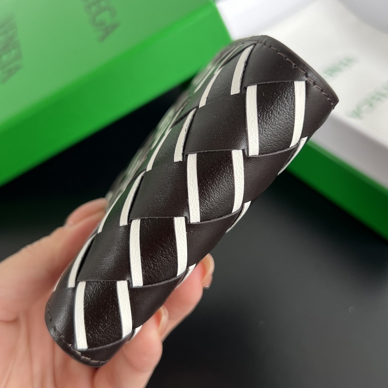 B家605721中寬編織短夾 兩折扣短夾式 實用時很方便 純手工編織 原廠胎牛皮