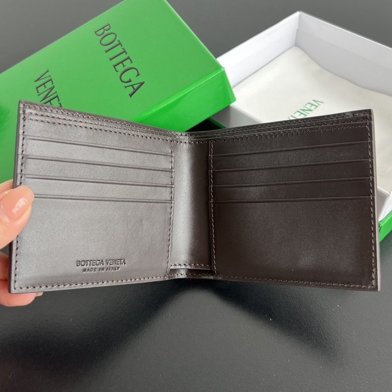 B家605721中寬編織短夾 兩折扣短夾式 實用時很方便 純手工編織 原廠胎牛皮