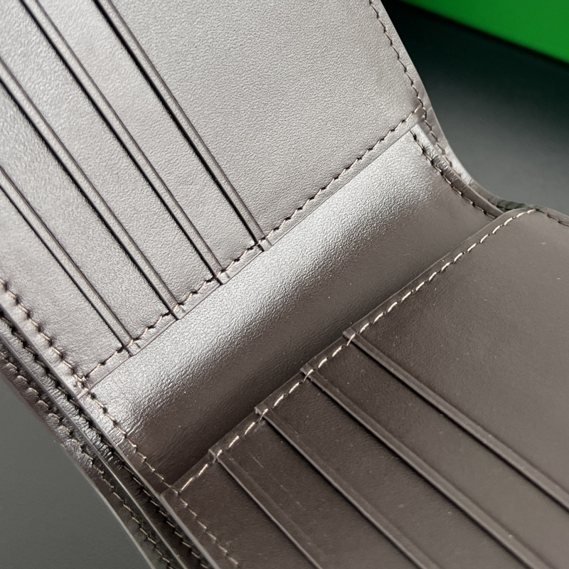 B家605721中寬編織短夾 兩折扣短夾式 實用時很方便 純手工編織 原廠胎牛皮