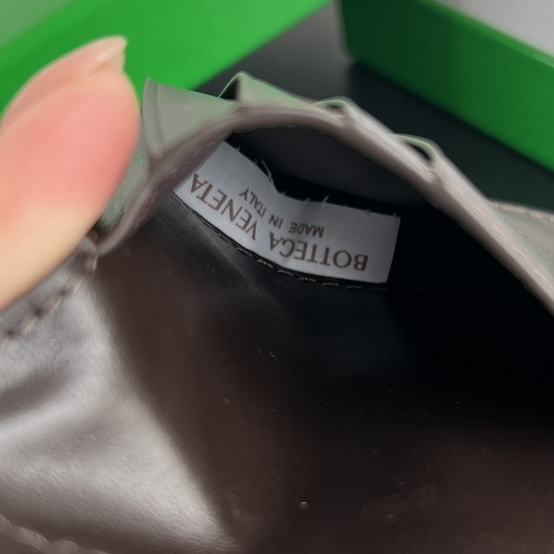 B家605721中寬編織短夾 兩折扣短夾式 實用時很方便 純手工編織 原廠胎牛皮