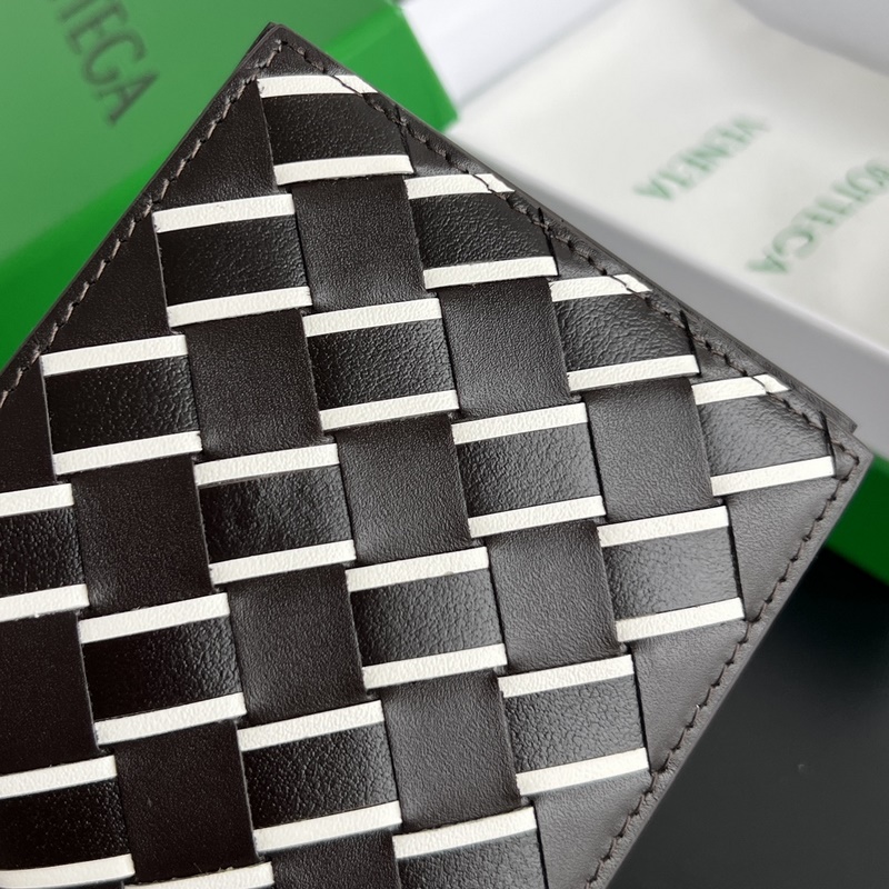 B家605721中寬編織短夾 兩折扣短夾式 實用時很方便 純手工編織 原廠胎牛皮