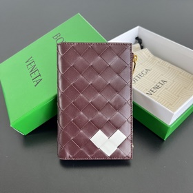 #Bv 情人節限定系列 749940 包身紅色編織搭配白色愛心圖案 充滿了浪漫的