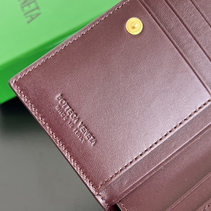 #Bv 情人節限定系列 749940 包身紅色編織搭配白色愛心圖案 充滿了浪漫的