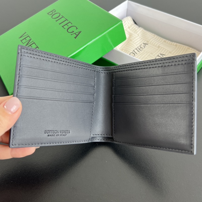 B家605721中寬編織短夾 兩折扣短夾式 實用時很方便 純手工編織 原廠胎牛皮