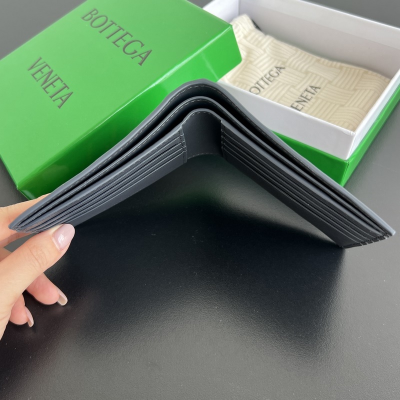 B家605721中寬編織短夾 兩折扣短夾式 實用時很方便 純手工編織 原廠胎牛皮