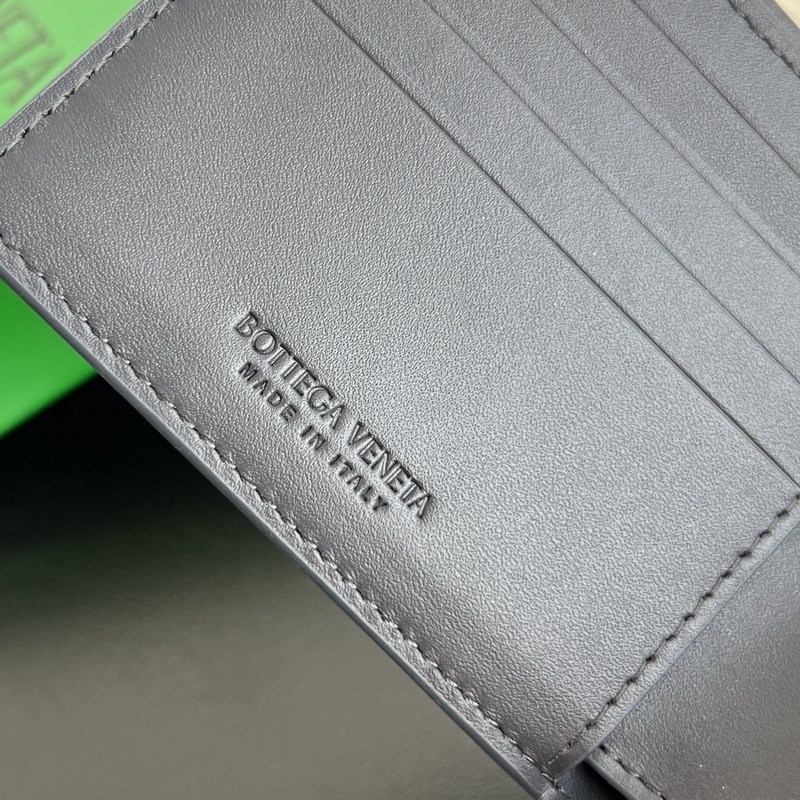 B家605721中寬編織短夾 兩折扣短夾式 實用時很方便 純手工編織 原廠胎牛皮