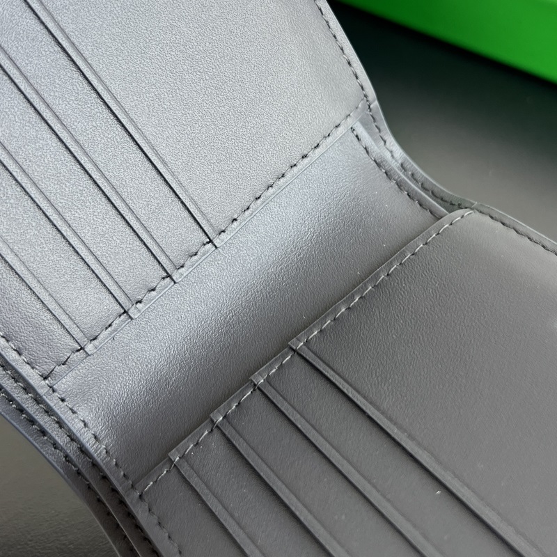 B家605721中寬編織短夾 兩折扣短夾式 實用時很方便 純手工編織 原廠胎牛皮